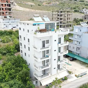 Hotel The First, Sarandë
